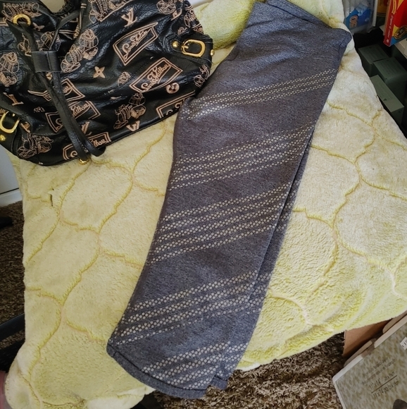 Capri Yoga pants - Picture 1 of 3